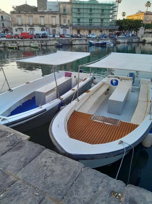 Siracusa: Ortigia Boat Tour with Marine Grotto & Snorkeling - From Umbertino Bridge to Arethusa Spring