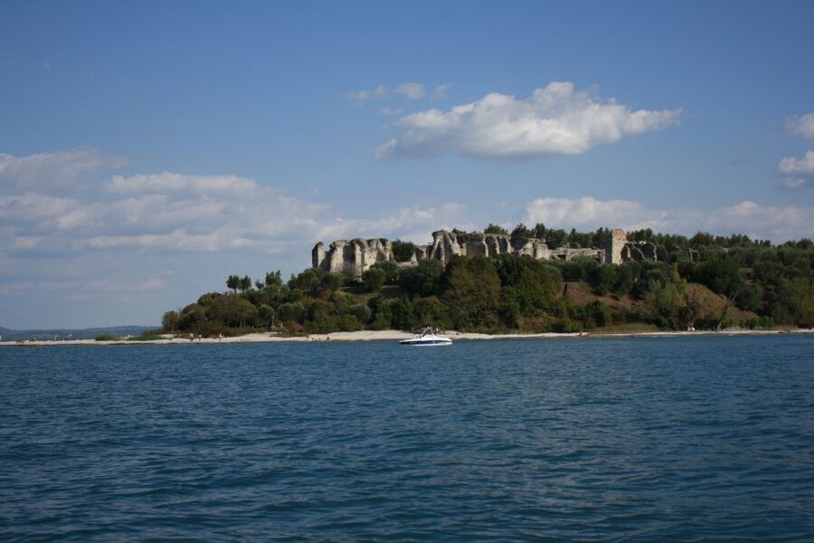 Sirmione: 25 Minute Boat Cruise around the Peninsula - Seeing Sirmione from the water in just 25 minutes