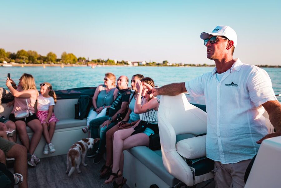 Sirmione: 25 Minute Boat Cruise around the Peninsula - Maria Callas Villa and Aquaria add a quieter side of Sirmione