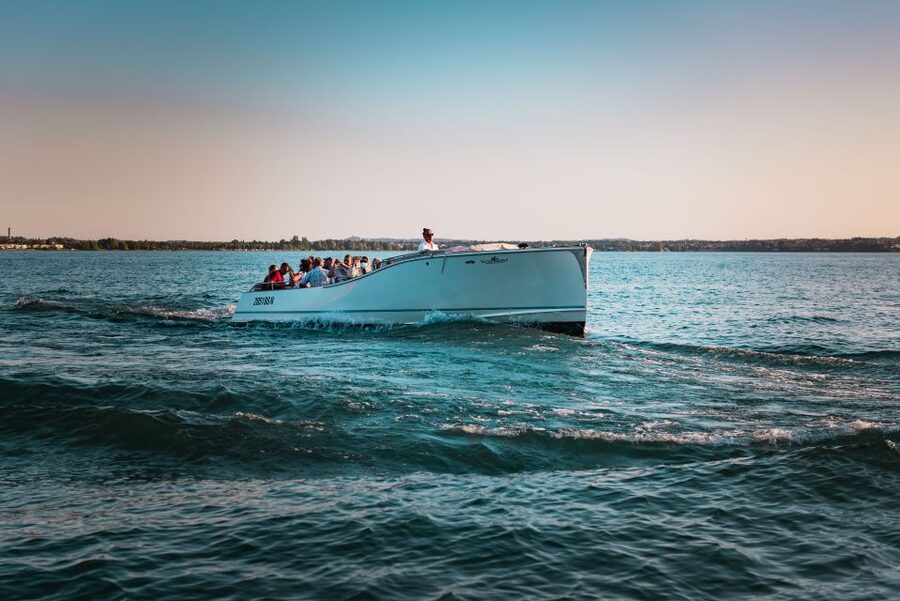 Sirmione: 25 Minute Boat Cruise around the Peninsula - The Grotte di Catullo is the main historical sight