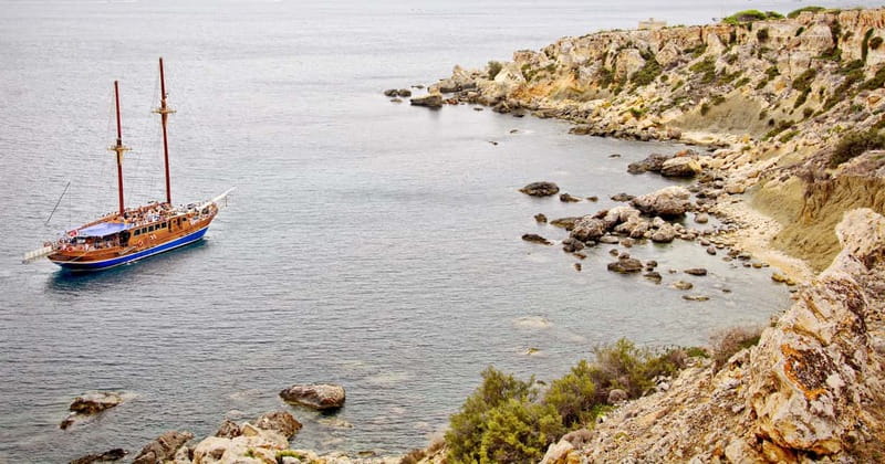 Sliema: Gozo/Comino Blue Lagoon Gulet Cruise w/ Lunch+Drinks - A quieter Gozo bay for the second swim