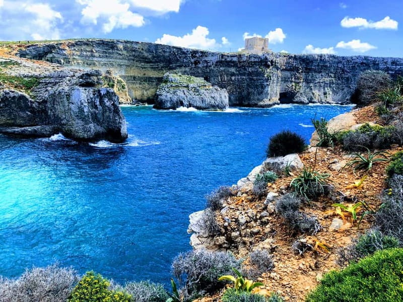 Sliema: Gozo/Comino Blue Lagoon Gulet Cruise w/ Lunch+Drinks - The optional speedboat to the caves