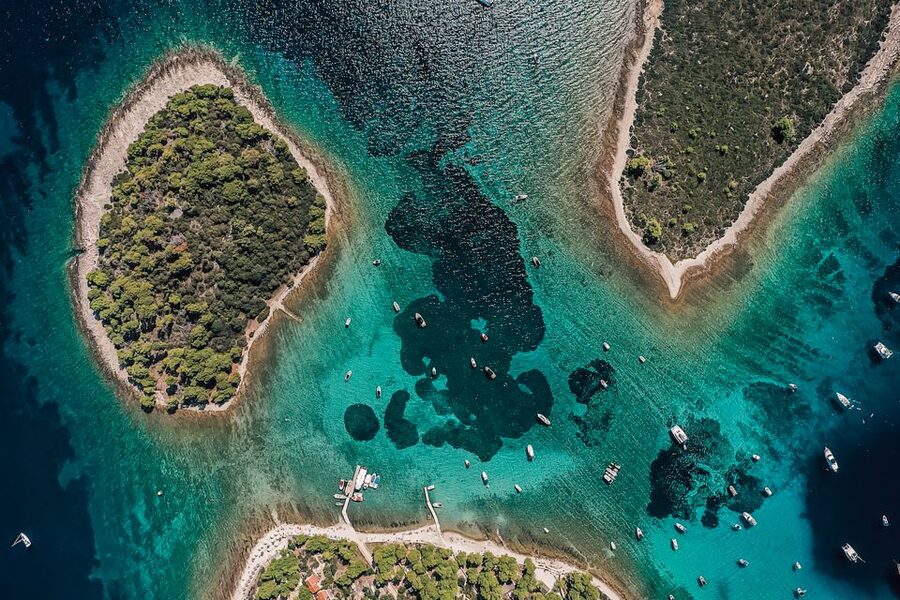 Split: Blue Lagoon and 3 Islands Speedboat Tour - One hour in UNESCO-listed Trogir
