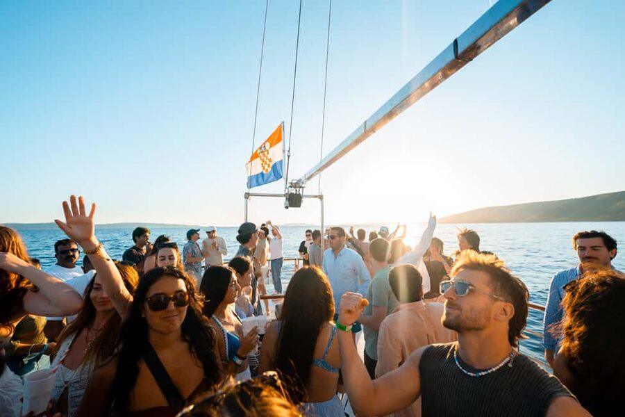 Split: Blue Lagoon Boat Party, Djs, Swim, Shots & AfterParty - The first 80 minutes at sea