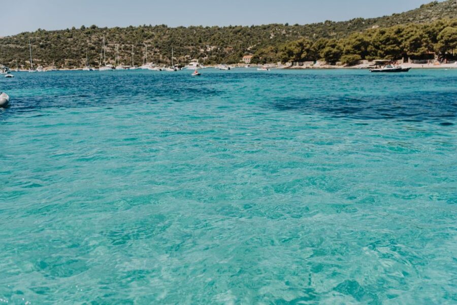 Split/Trogir: Blue Lagoon and 3 Islands Speedboat Tour - Maslinica and the slower side of Šolta
