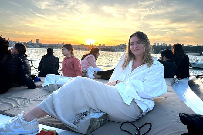 Sunset or Daytime Istanbul Guided Luxury Yacht Cruise with Snacks - Beylerbeyi Palace and the Asian shore
