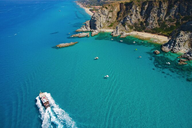 Tour of the Costa degli Dei by boat, 3 hours with aperitif included - Why this three-hour cruise works so well in Tropea