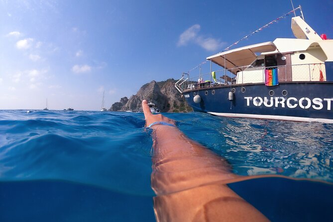 Tour of the Costa degli Dei by boat, 3 hours with aperitif included - Tropea Beach and the return to port