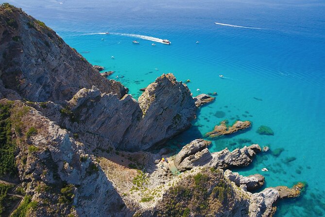Tour of the Costa degli Dei by boat, 3 hours with aperitif included - Crew, commentary, and the onboard mood