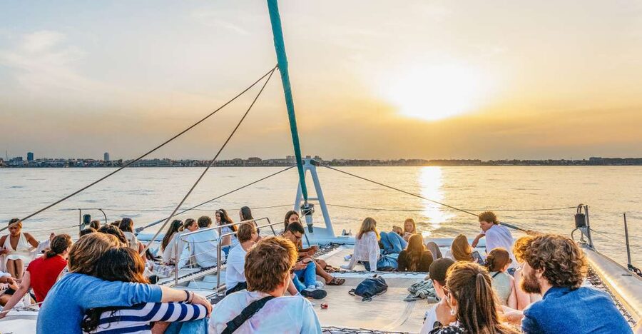 Valencia: Sailing Catamaran Cruise with Sunset Option and DJ - Why the sunset option earns its extra attention