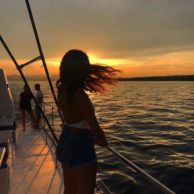 Valencia: Sunset or Daytime Catamaran Cruise with Drink - Why the Sunset Departure Works So Well