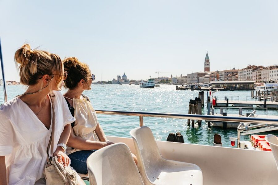 Venice: Burano, Torcello & Murano Boat Tour w/Glassblowing - A six-hour route through the Venetian Lagoon