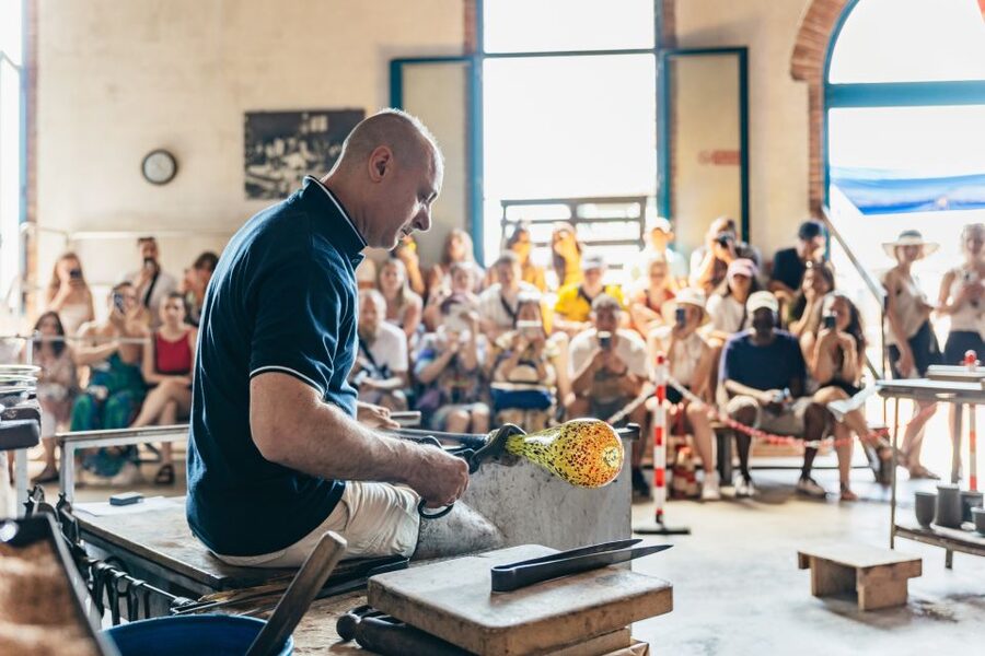 Venice: Burano, Torcello & Murano Boat Tour w/Glassblowing - Burano: the island that rewards a fast walk