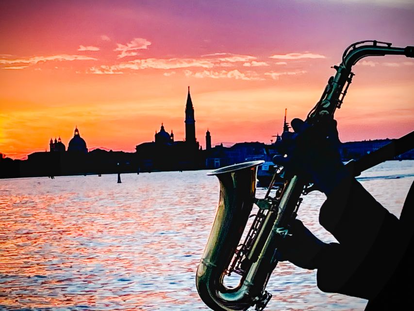 Venice: Catamaran Sunset Jazz Cruise with Aperitivo - How the sunset timing affects your experience