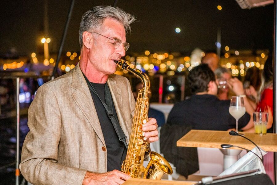 Venice: Catamaran Sunset Jazz Cruise with Aperitivo - A 90-minute evening with room to relax