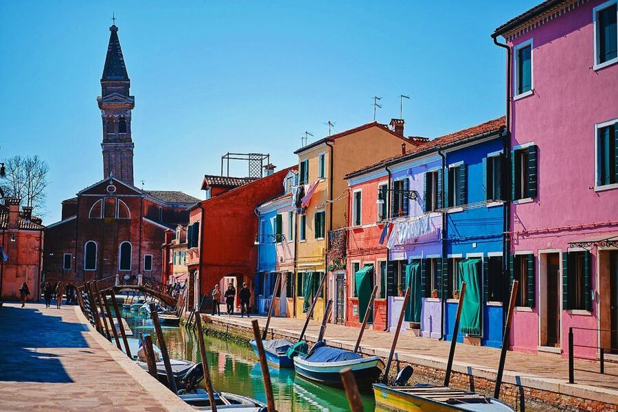 Venice: Murano & Burano Panoramic Boat Tour w/ Glassblowing - Murano’s glassblowing demonstration