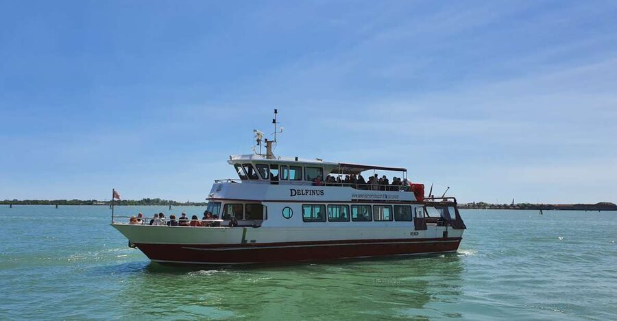 Venice: Murano & Burano Panoramic Boat Tour w/ Glassblowing - Finding the yellow desk near St. Mark’s