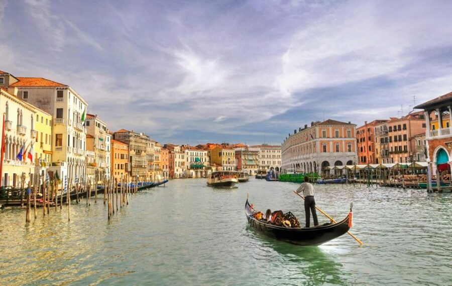 Venice: Private Gondola Cruise for up to 5 Passengers - Seeing the Grand Canal from water level