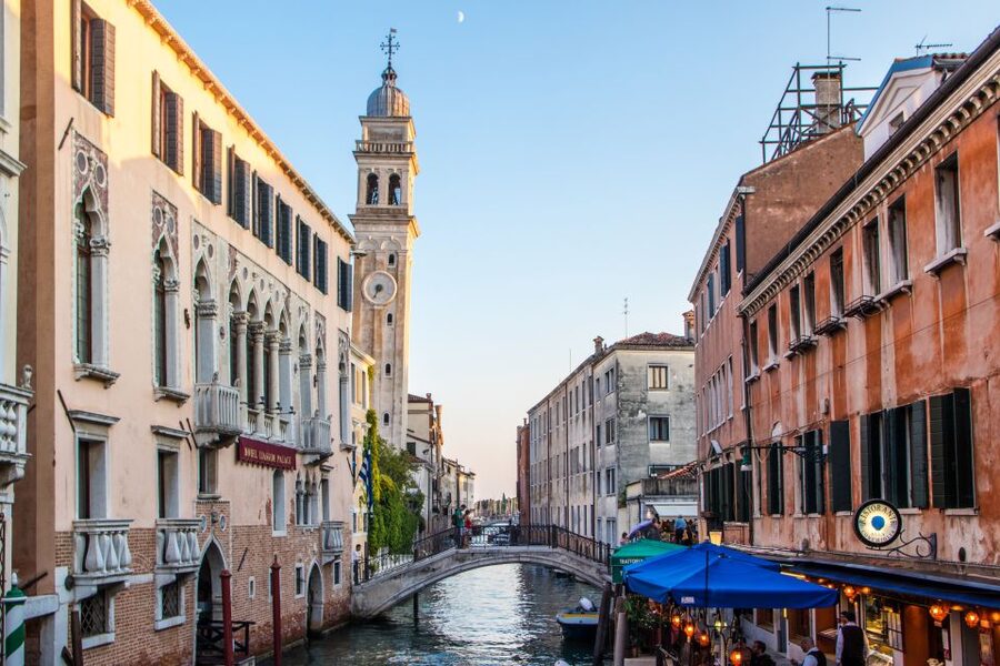 Venice: Sunset Cruise by Typical Venetian Boat - How it compares with a gondola ride
