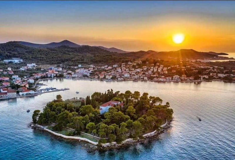 Zadar: 3 Island Speedboat Tour & Blue Bay Swim with Drinks - A fast, friendly way to see Zadar from the water