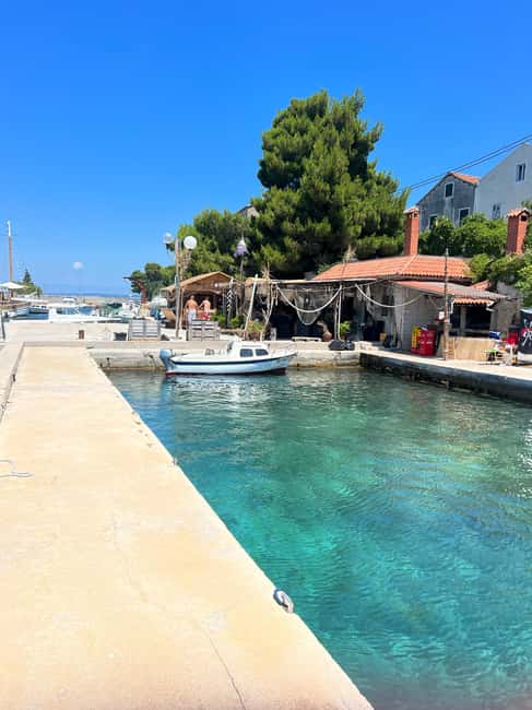 Zadar: 3 Island Speedboat Tour & Blue Bay Swim with Drinks - Preko: coffee, food, and time to choose your own stop