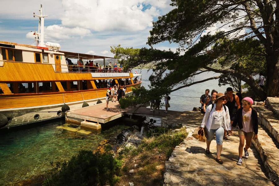 Zadar: Kornati and Telašćica Cruise with Ticket Included - Lunch on the boat, with practical choices