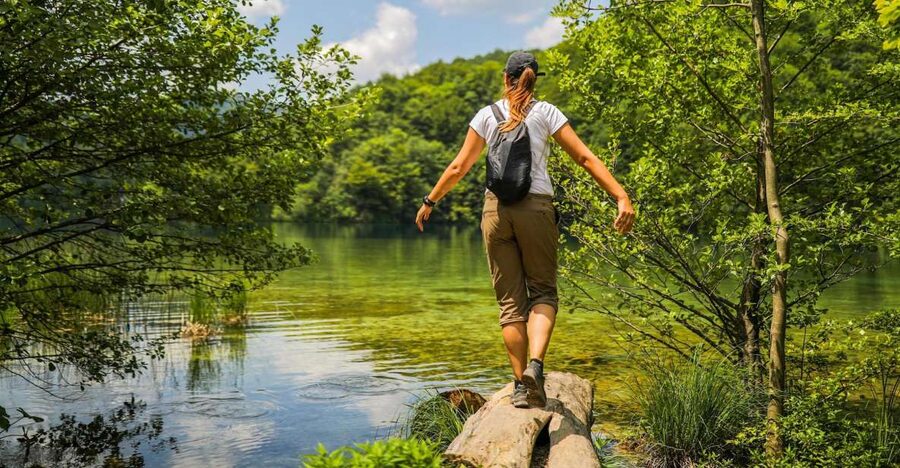 Zadar: Plitvice Lakes Full-Day Guided Tour with a Boat Ride - The journey from Zadar and the first practical decisions