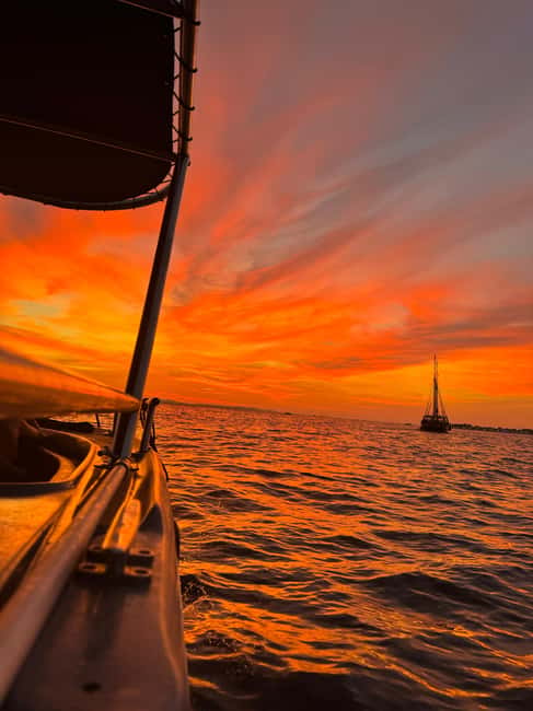 Zadar: Romantic Luxury Sunset Boat Tour with Aperol Spritz - Passing the Sea Organ as it plays