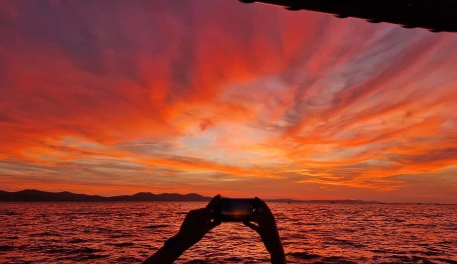 Zadar: Romantic Luxury Sunset Boat Tour with Aperol Spritz - Waiting for the sunset in Zadar Canal