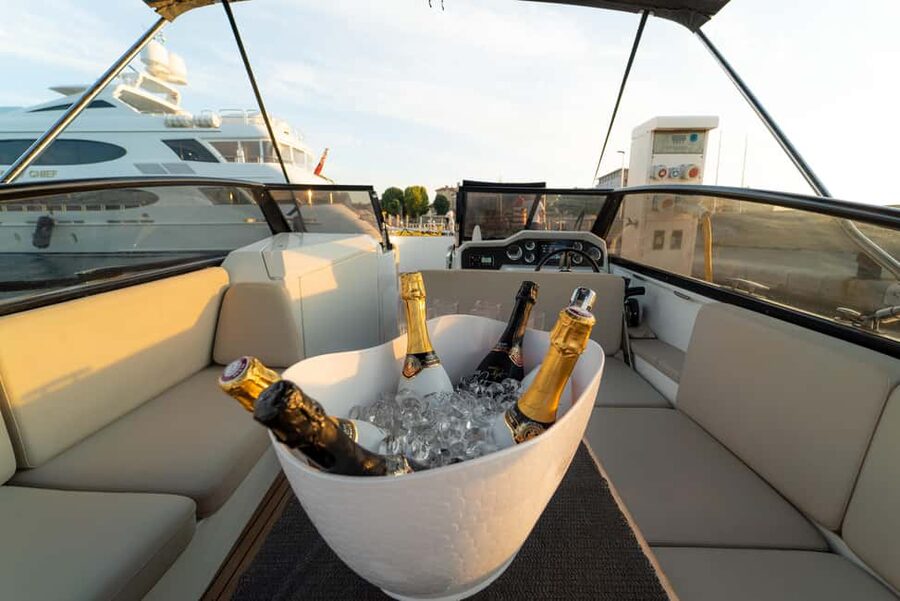 Zadar: Sunset and Night Cruise with Unlimited Sparkling Wine - The 20-minute sunset stop offshore