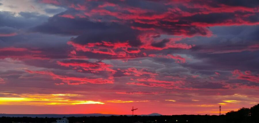 Zadar: Sunset and Night Cruise with Unlimited Sparkling Wine - Zadar’s walls and the Lion Gate