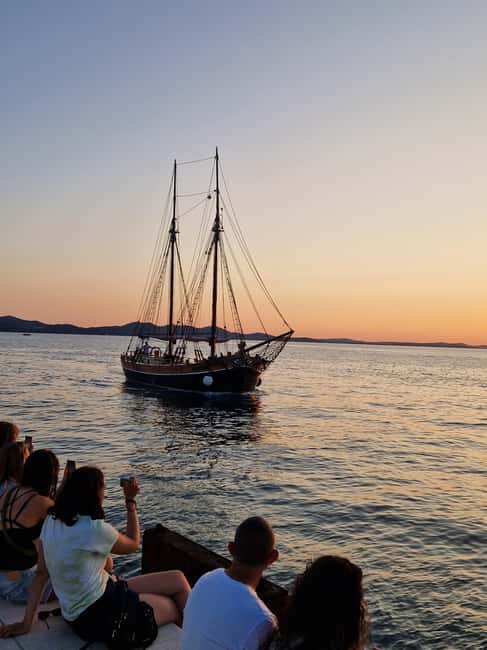 Zadar: Sunset Cruise on Traditional Boat with Wine - Wine, juice, music, and the onboard mood